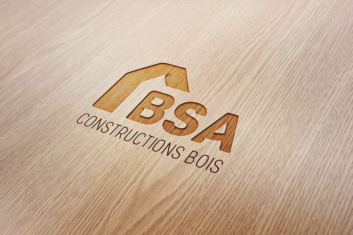 Zoom sur le logo BSA Constructions Bois gravé dans du bois